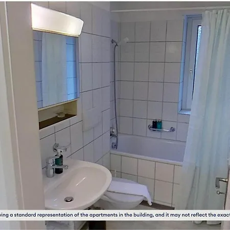 Cozy 3br With Balcony And Kitchen *